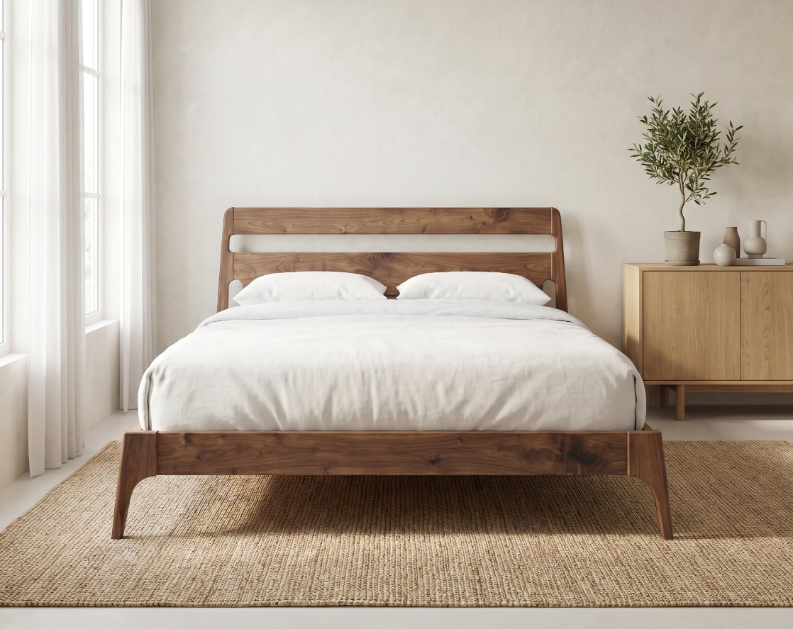 Nachher — Schlafzimmer-Szene mit Walnussbett, Olivenbaum und Eiche-Sideboard